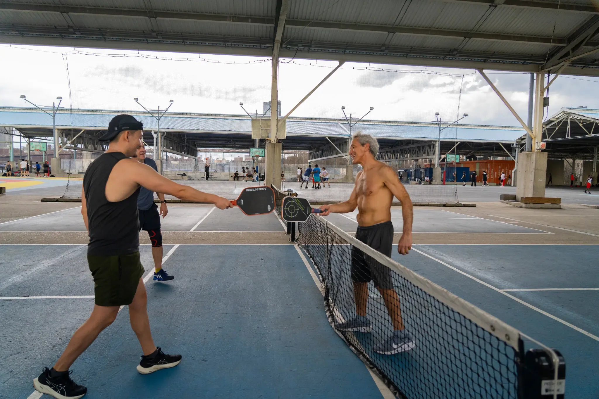 Partido de pickleball en Nueva York. Foto: Calla Kessler para The New York Times